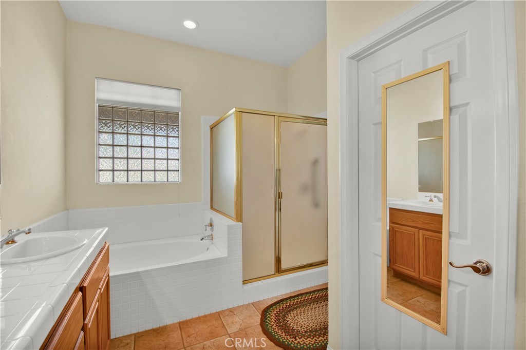 1287 Riviera Avenue Banning, CA 92220 - Photo 31 of 51 Garden Tub & Separate Shower