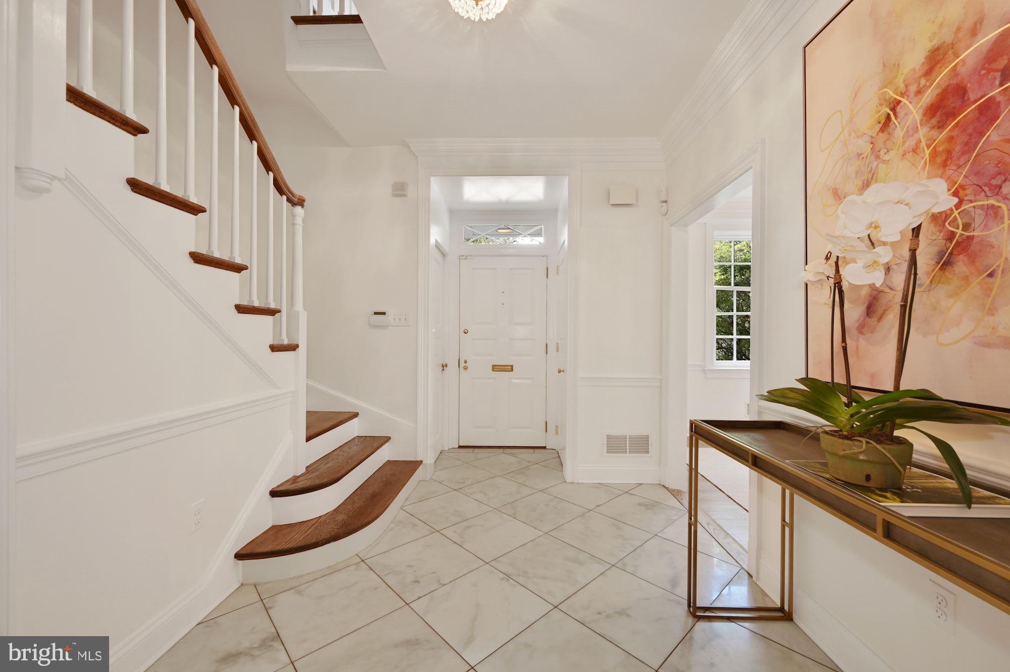 2800 R Street Northwest Washington, DC 20007 - Photo 2 of 24 Foyer