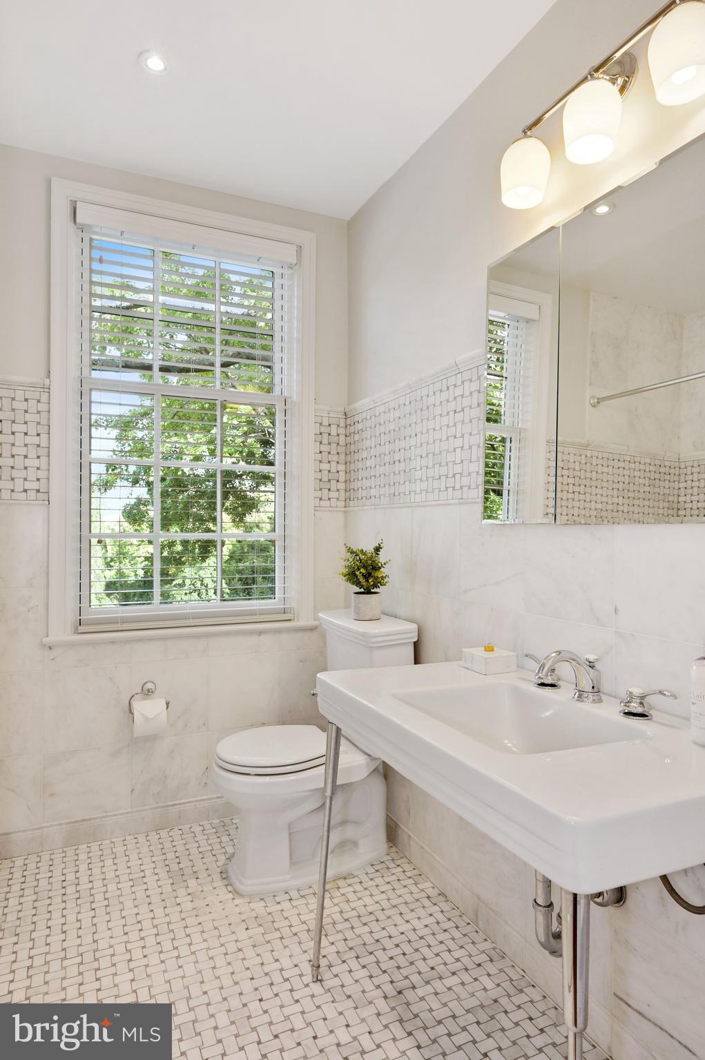 2800 R Street Northwest Washington, DC 20007 - Photo 11 of 24 Owner Full Bath