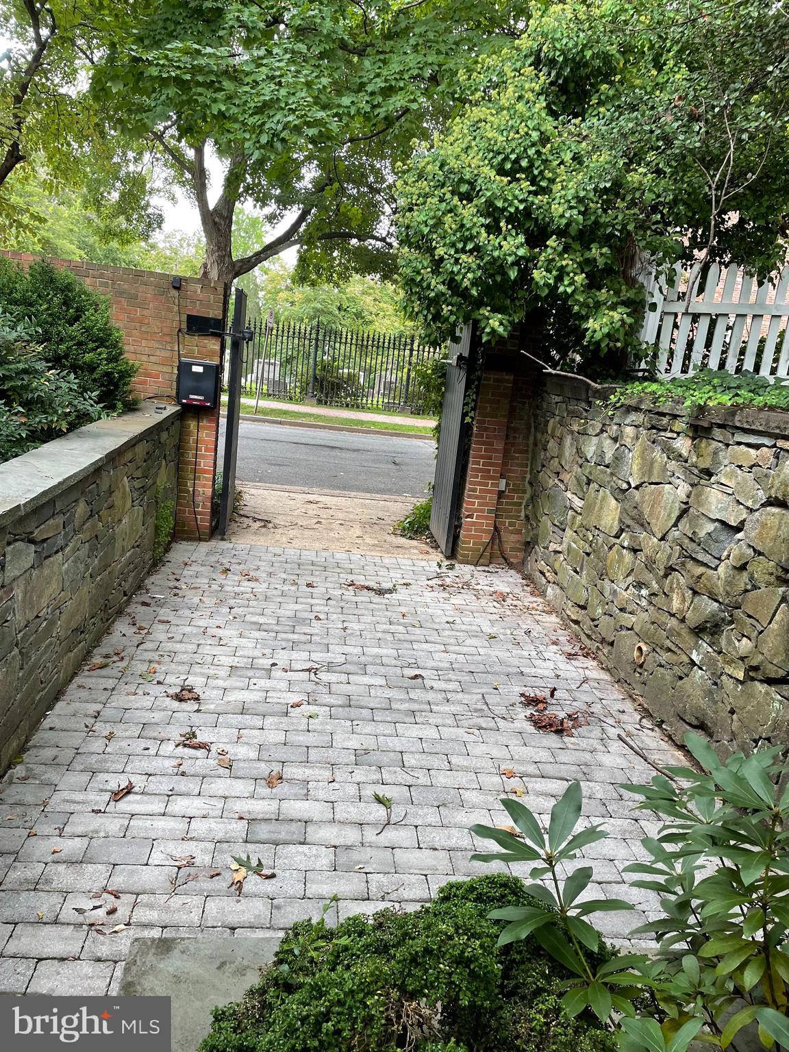 2800 R Street Northwest Washington, DC 20007 - Photo 23 of 24 1-Car Gated Parking