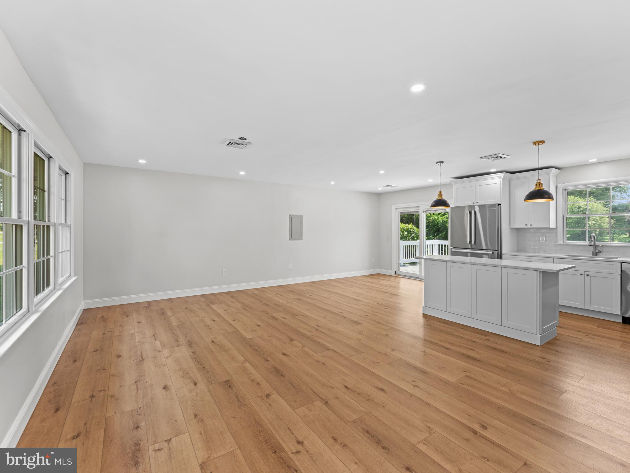 357 Avis Mill Road Pilesgrove, NJ 08098 - Photo 4 of 37