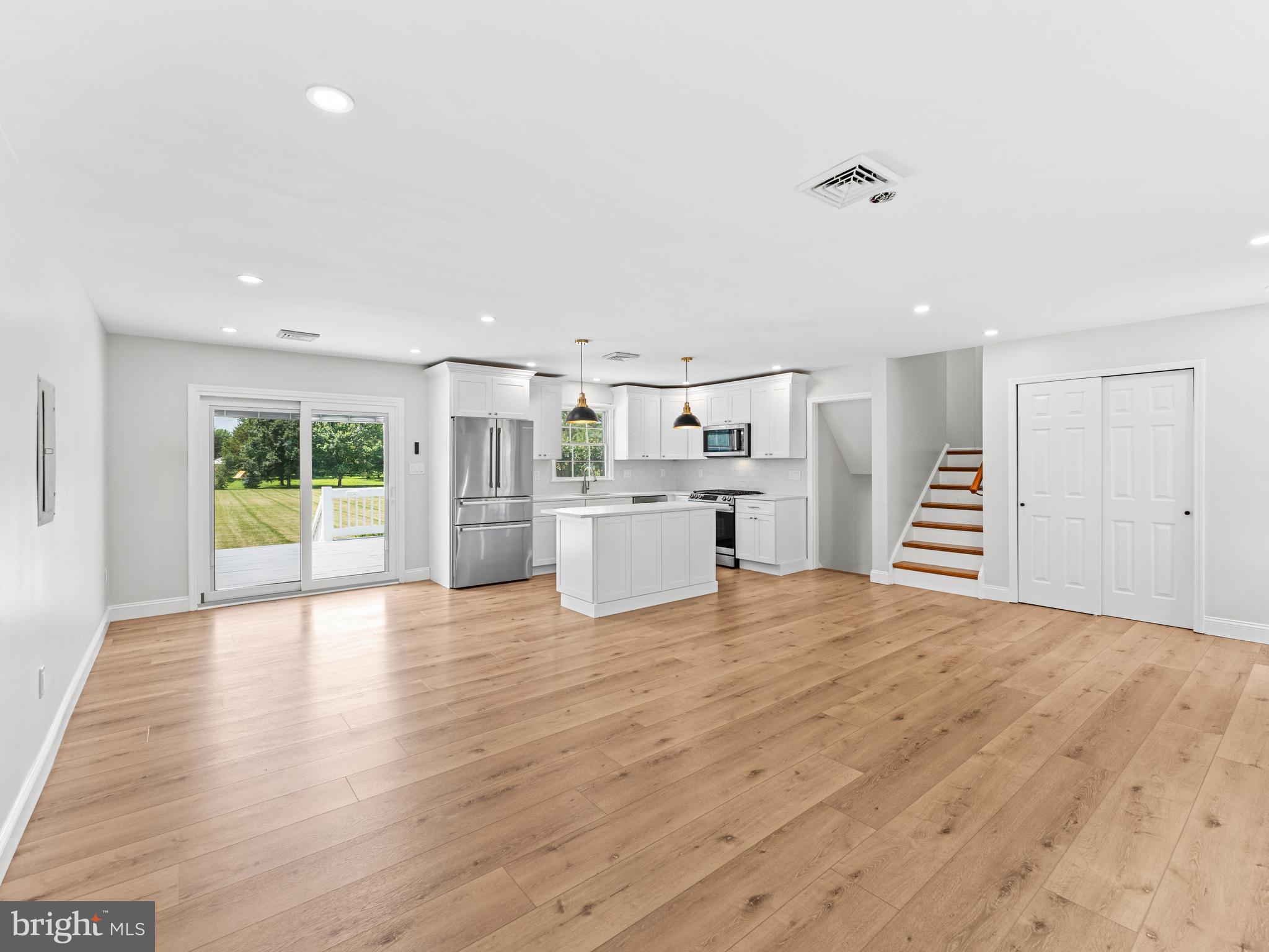 357 Avis Mill Road Pilesgrove, NJ 08098 - Photo 5 of 37