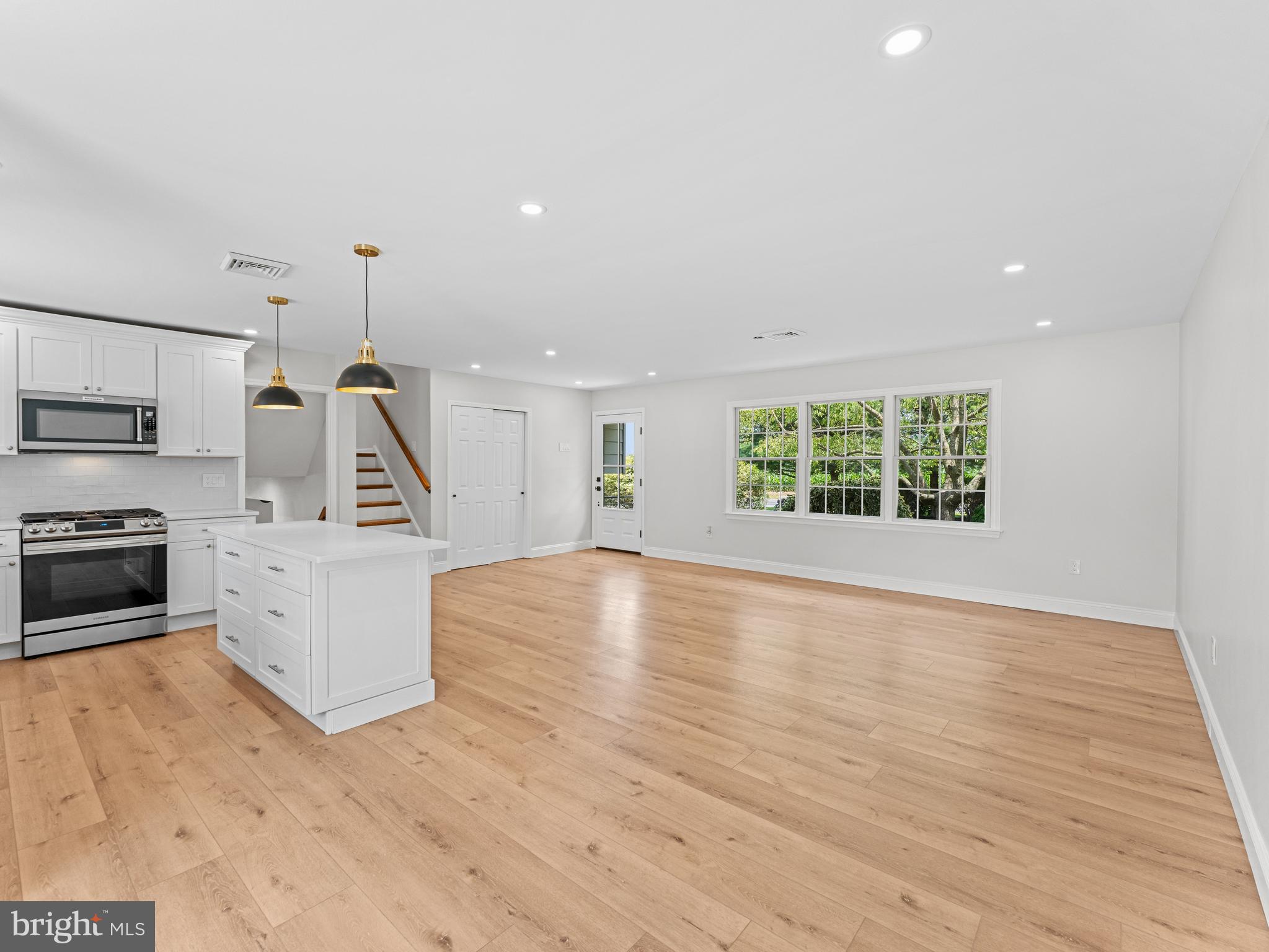 357 Avis Mill Road Pilesgrove, NJ 08098 - Photo 6 of 37