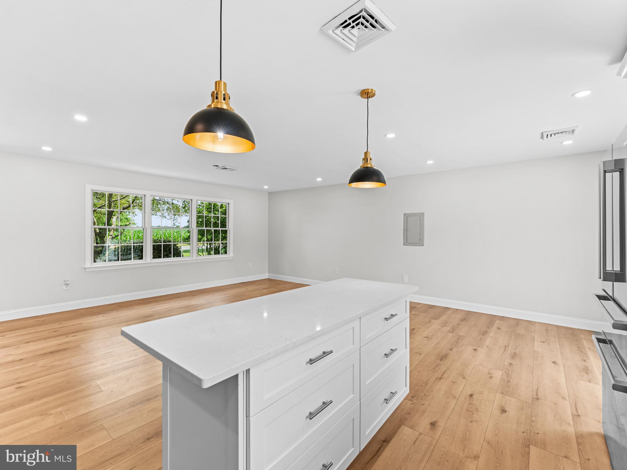 357 Avis Mill Road Pilesgrove, NJ 08098 - Photo 8 of 37