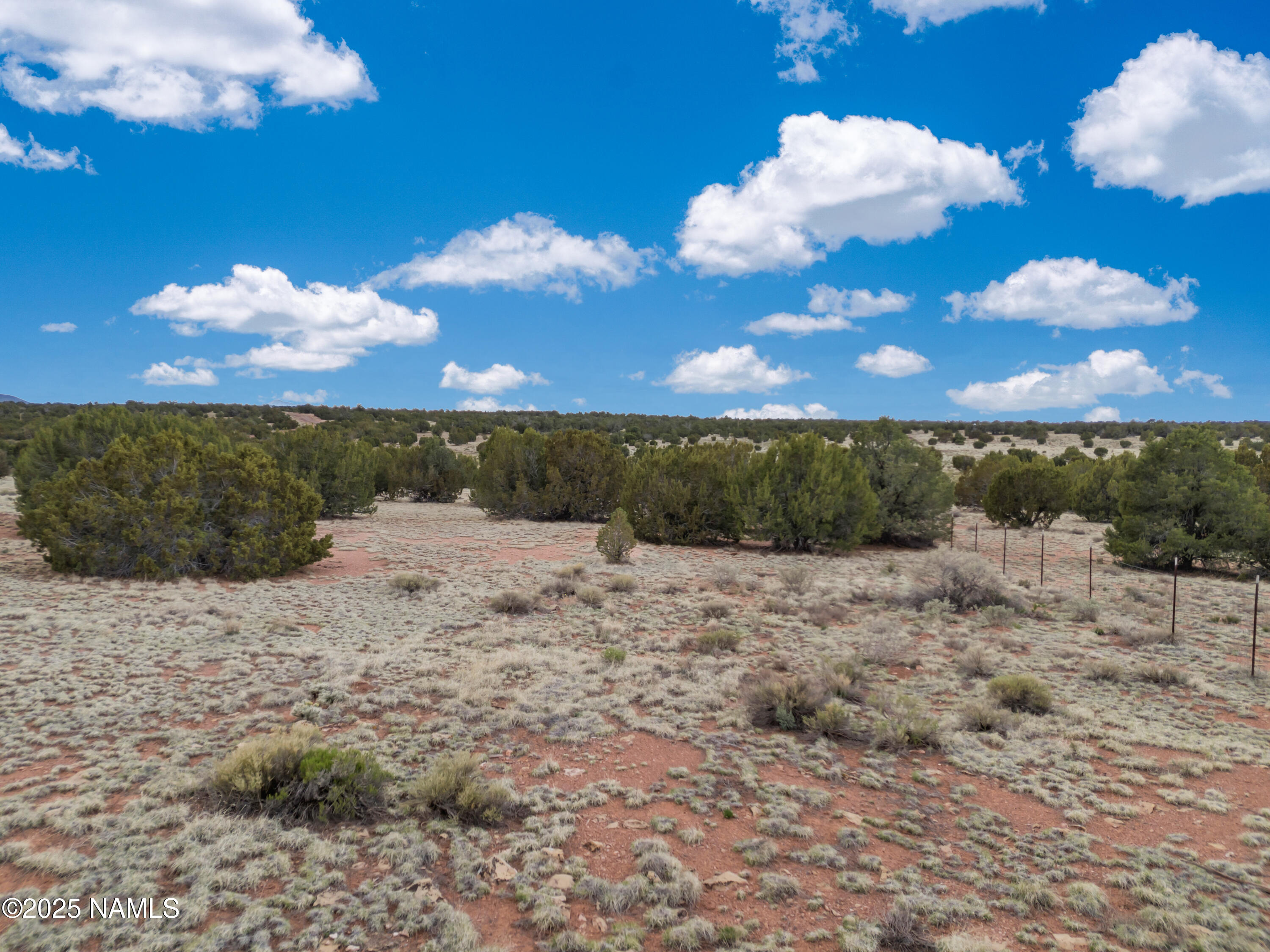 8752 South Lariat Road Williams, AZ 86046 - Photo 31 of 38 a view of a dry yard with wooden fence