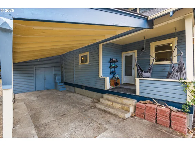 a view of house with backyard