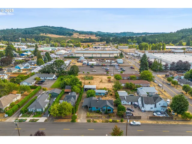 $469,900 | 633 Southeast Ash Street, Dallas, OR 97338