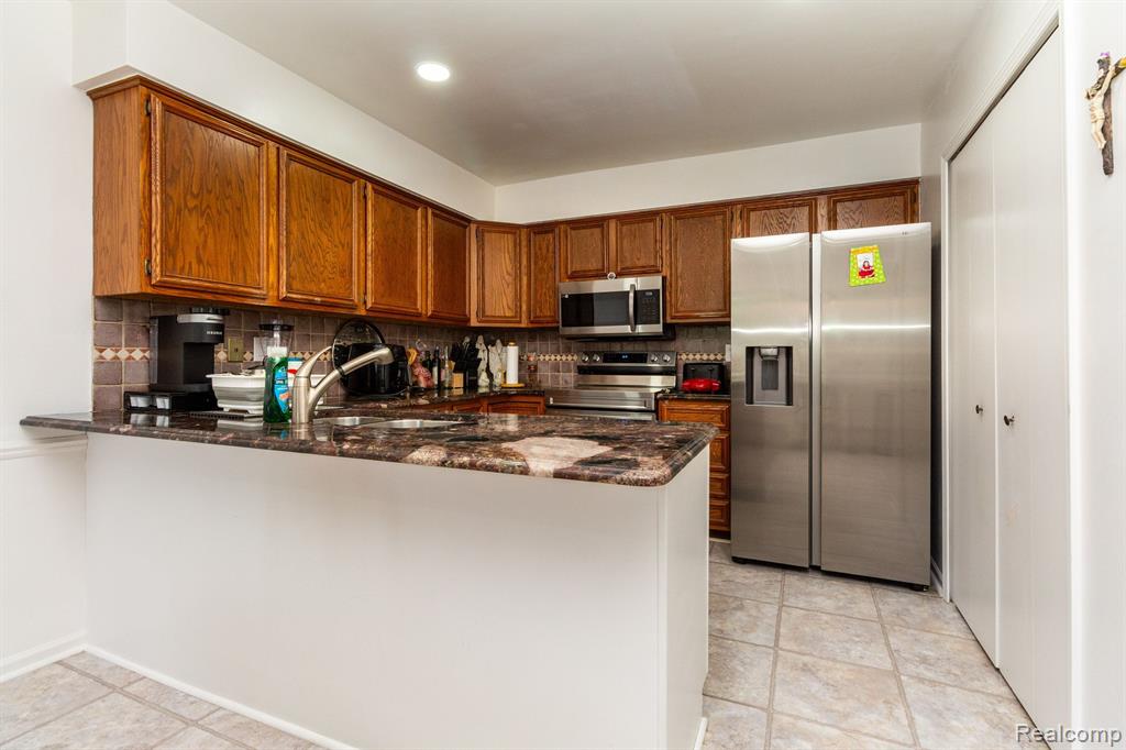 15466 Roxbury Circle Macomb, MI 48044 - Photo 11 of 30 Gallery Image 11