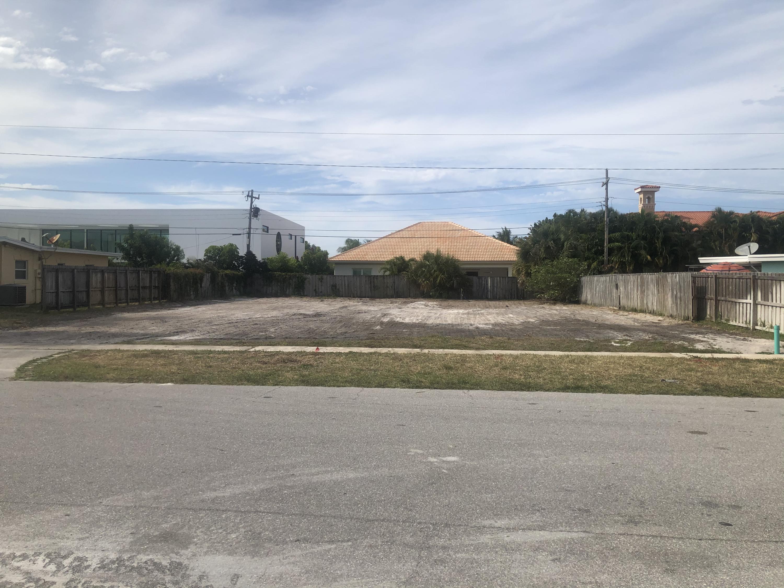 375 Northeast 6th Street Boca Raton, FL 33432 - Photo 1 of 3 7A4F9C2E-0978-43DD-8ABD-8F6034FFF460
