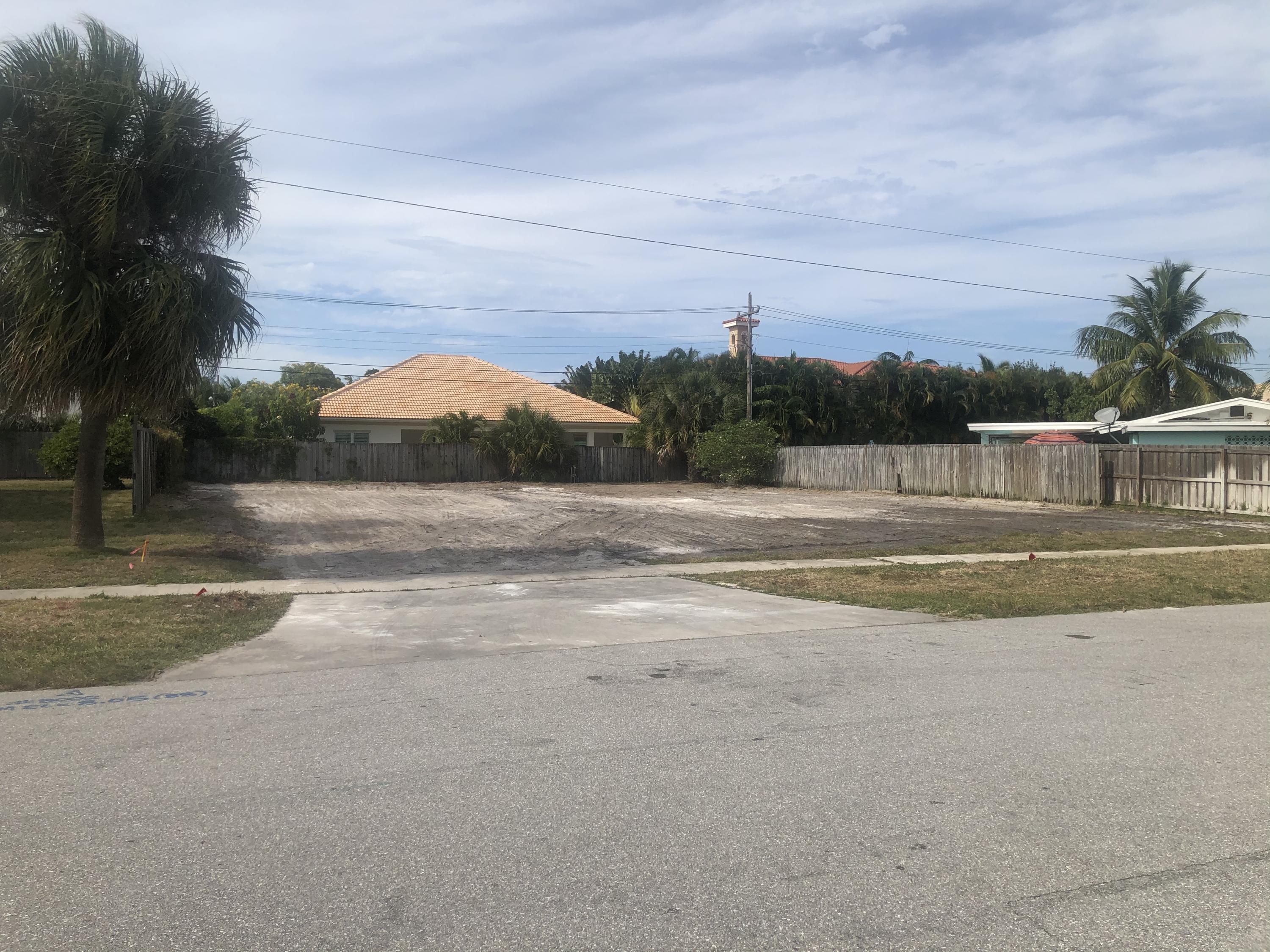 375 Northeast 6th Street Boca Raton, FL 33432 - Photo 2 of 3 5E248D1A-6CDA-4D9A-8EC5-E6047DF94C6D