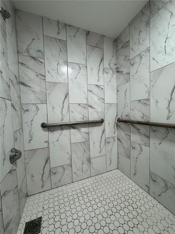 11433 Panhandle Road Hampton, GA 30228 - Photo 7 of 22 a bathroom with a shower