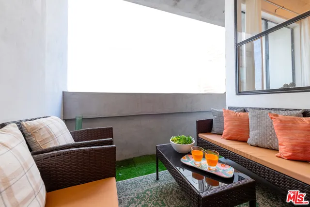 $5,000 | 839 Larrabee Street, Unit 6, West Hollywood, CA 90069