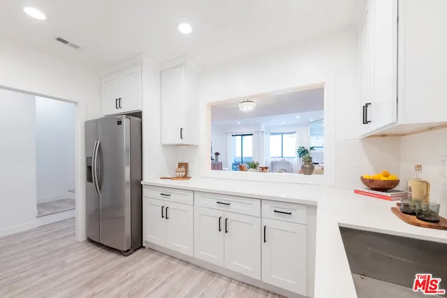 $5,000 | 839 Larrabee Street, Unit 6, West Hollywood, CA 90069