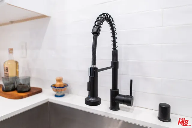 $5,000 | 839 Larrabee Street, Unit 6, West Hollywood, CA 90069