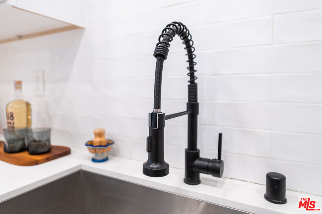 839 Larrabee Street, Unit 6 West Hollywood, CA 90069 - Photo 20 of 34 a close view of sink