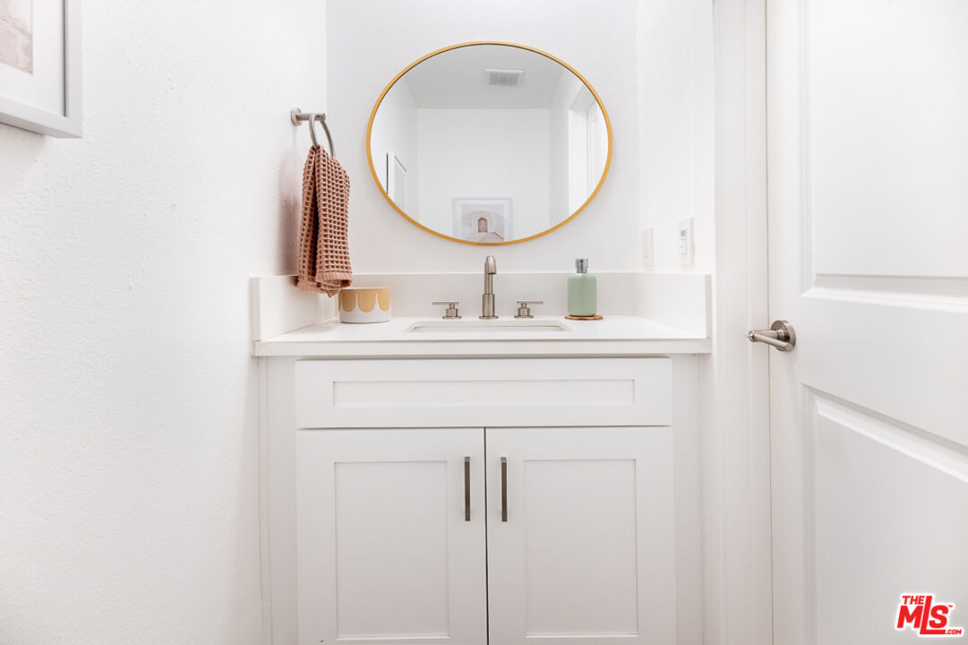 839 Larrabee Street, Unit 6 West Hollywood, CA 90069 - Photo 21 of 34 a bathroom with a sink and a mirror