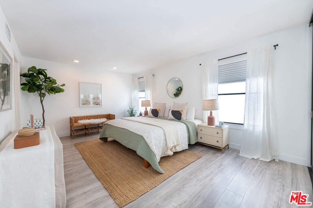 839 Larrabee Street, Unit 6 West Hollywood, CA 90069 - Photo 22 of 34 a bedroom with a bed and a potted plant