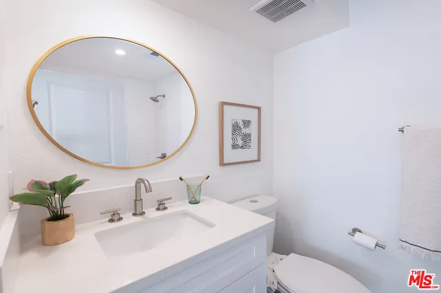 $5,000 | 839 Larrabee Street, Unit 6, West Hollywood, CA 90069