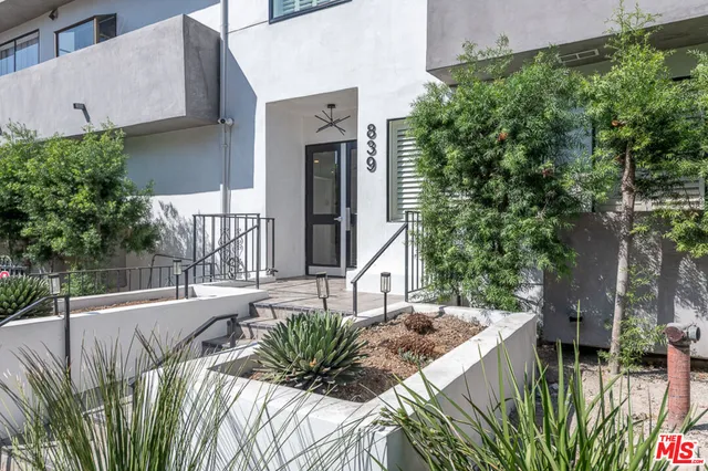 $5,000 | 839 Larrabee Street, Unit 6, West Hollywood, CA 90069