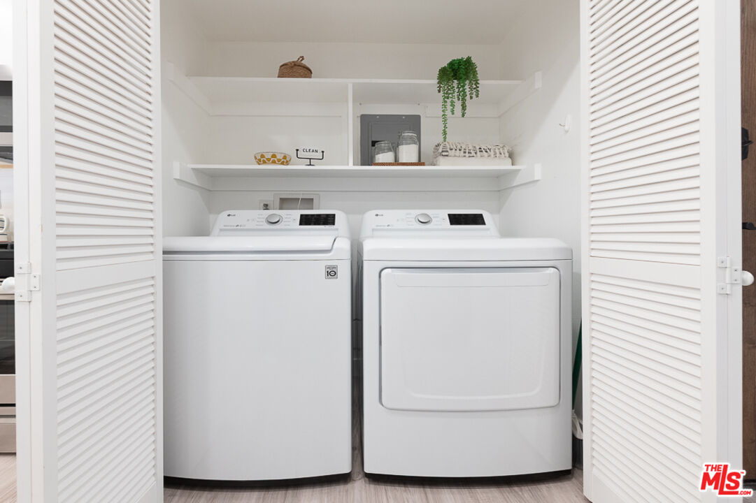 839 Larrabee Street, Unit 6 West Hollywood, CA 90069 - Photo 31 of 34 a utility room with dryer and washer