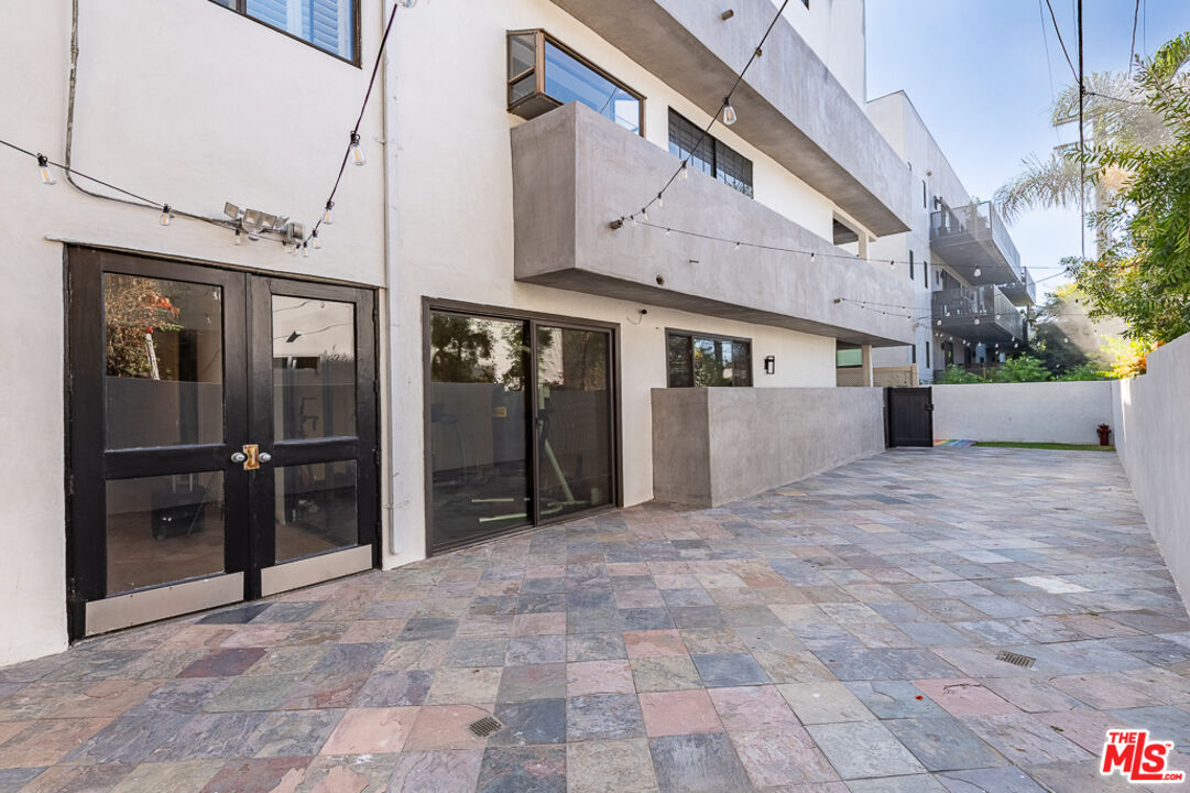 839 Larrabee Street, Unit 6 West Hollywood, CA 90069 - Photo 34 of 34 a view of a refrigerator storage and utility room