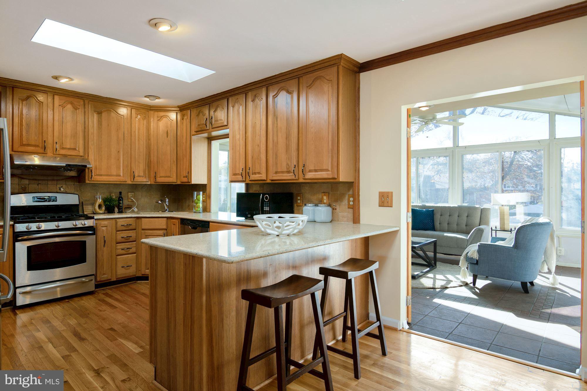 8818 Fort Hunt Road Alexandria, VA 22308 - Photo 11 of 40 Kitchen Island with Seating