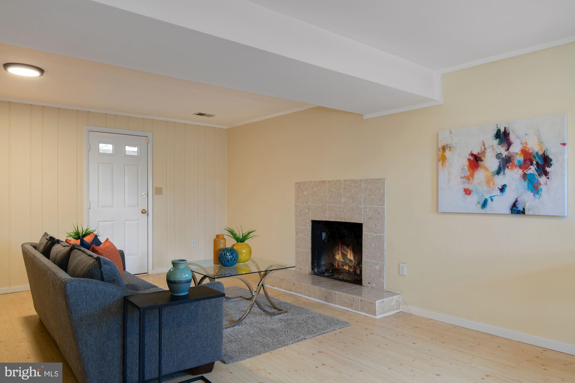 8818 Fort Hunt Road Alexandria, VA 22308 - Photo 25 of 40 Bright Rec Room/Family Room