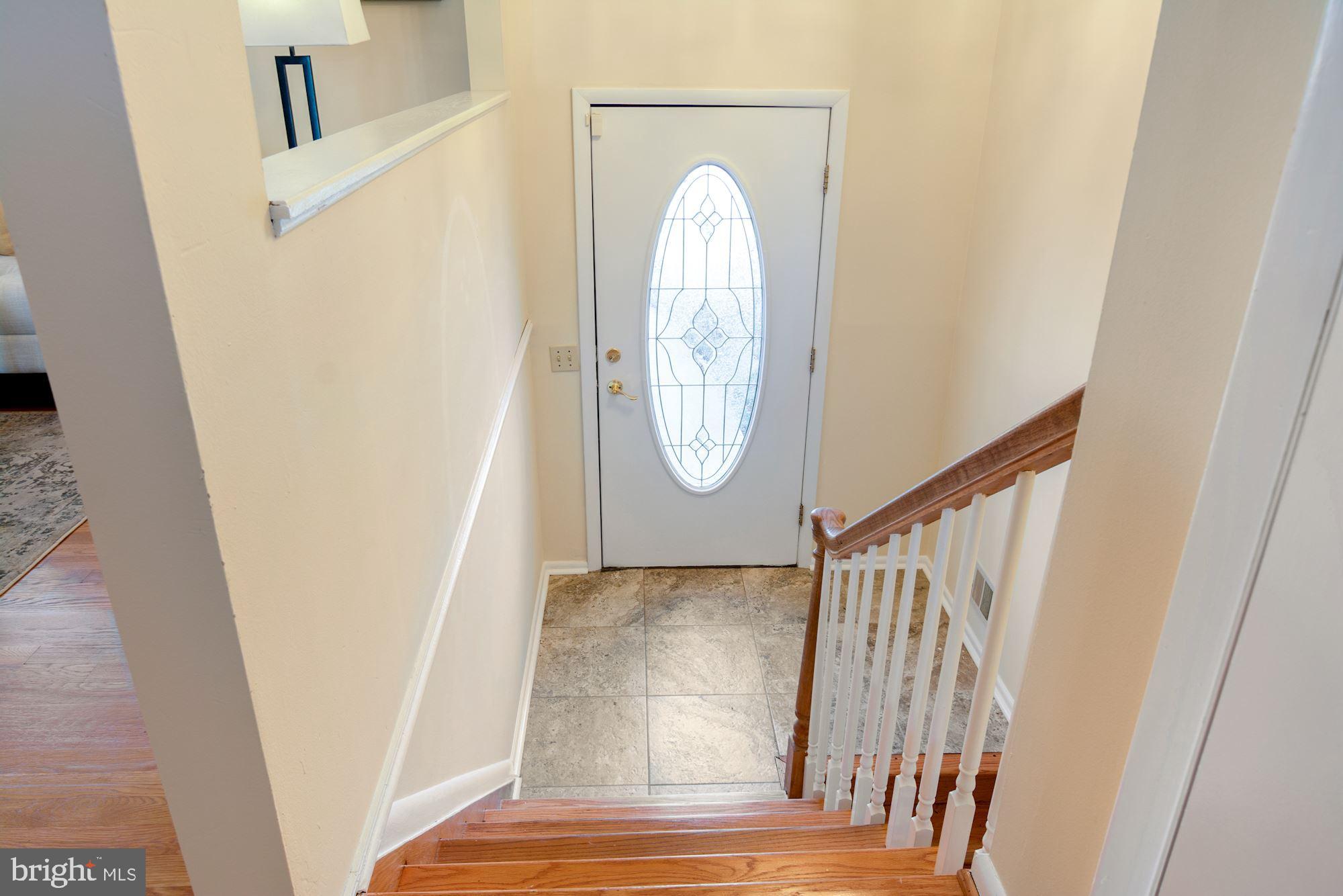 8818 Fort Hunt Road Alexandria, VA 22308 - Photo 4 of 40 Entry Foyer