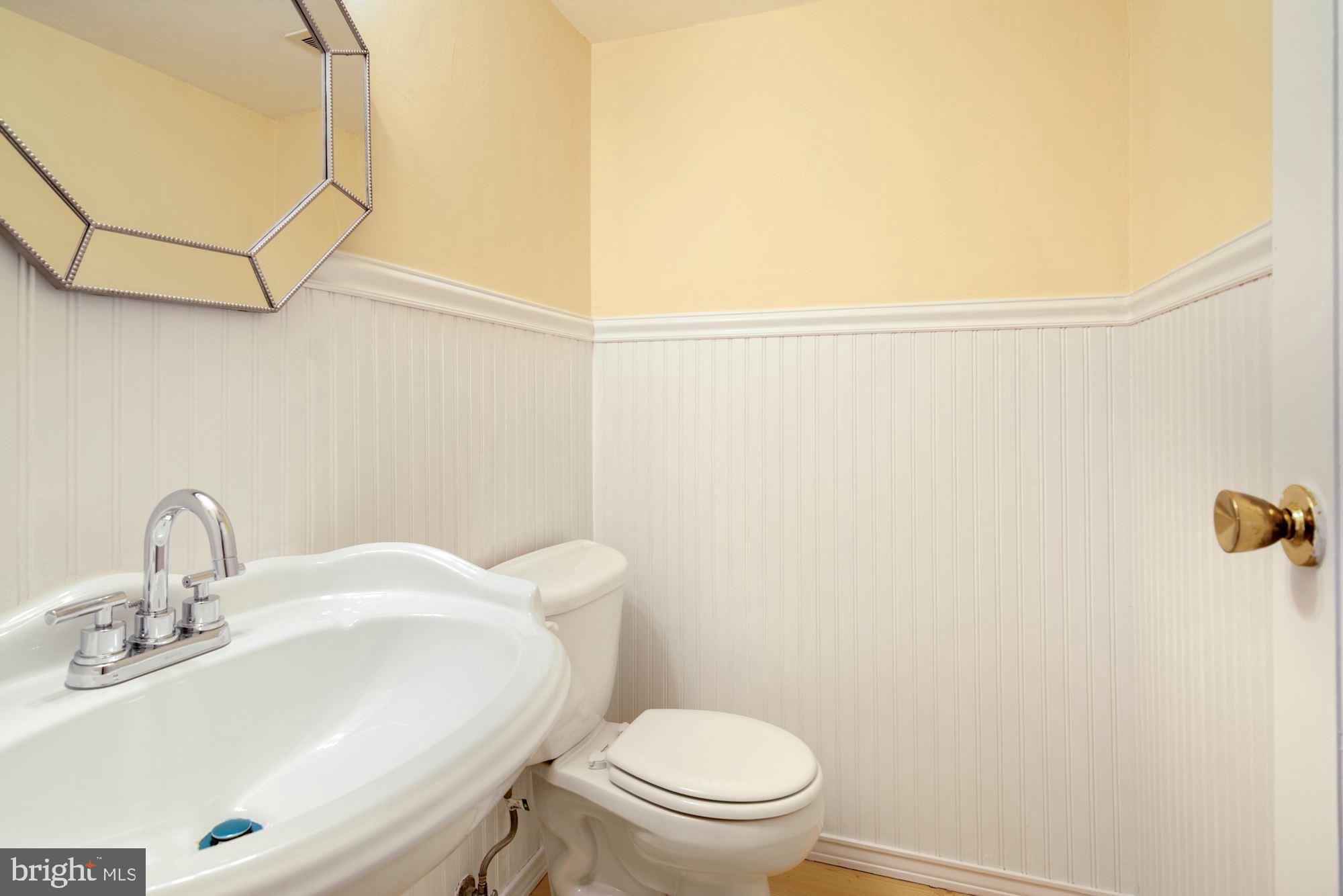 8818 Fort Hunt Road Alexandria, VA 22308 - Photo 33 of 40 Half Bath
