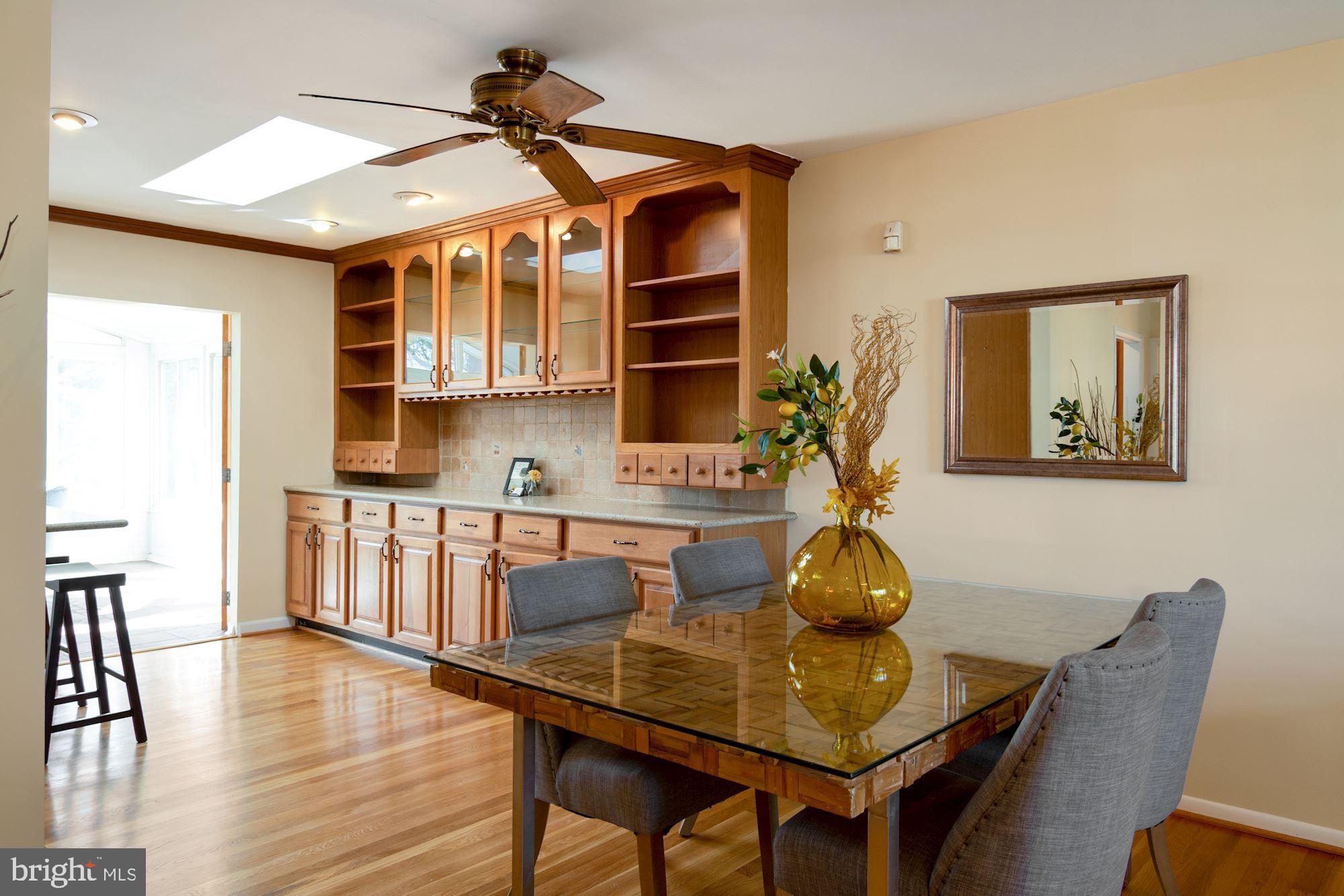 8818 Fort Hunt Road Alexandria, VA 22308 - Photo 8 of 40 Dining Area