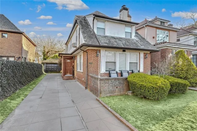 $1,799,000 | 2114 Avenue North | Midwood