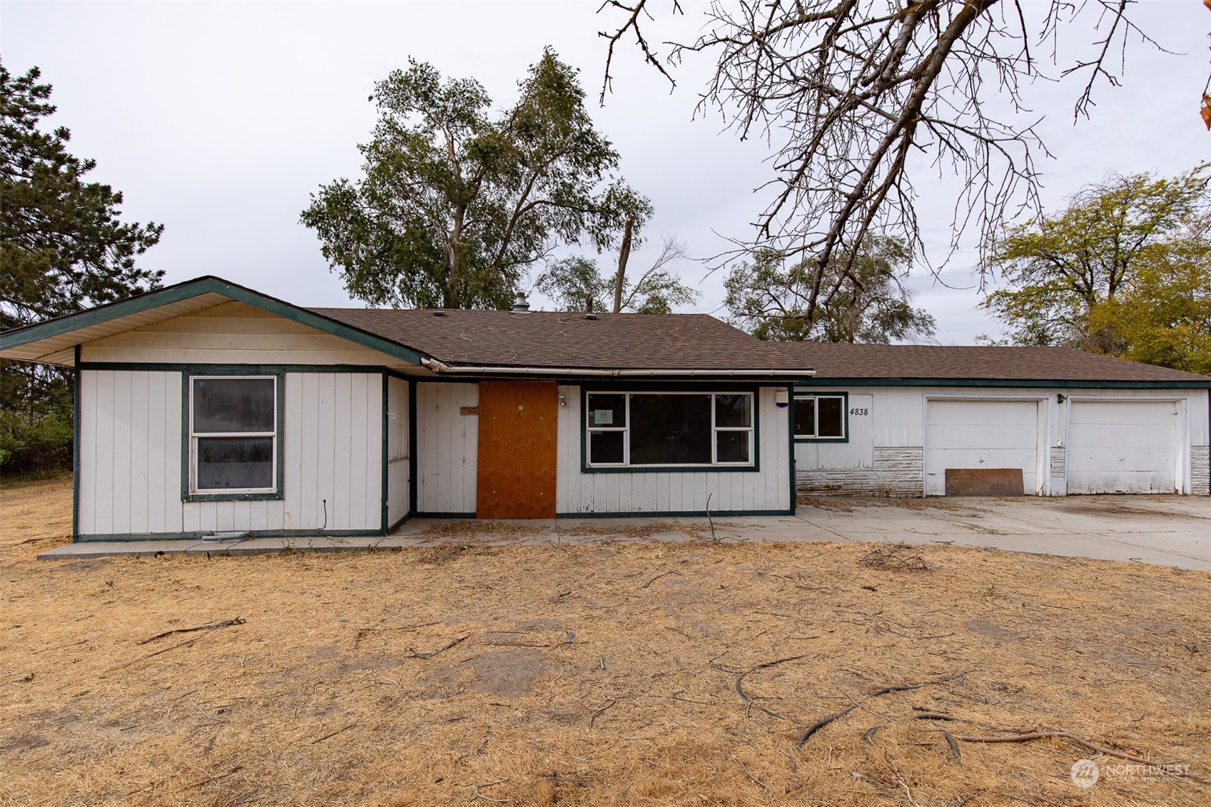 4838 Rd L.9 Northeast Moses Lake, WA 98837 - Photo 1 of 20 a house with trees in the background