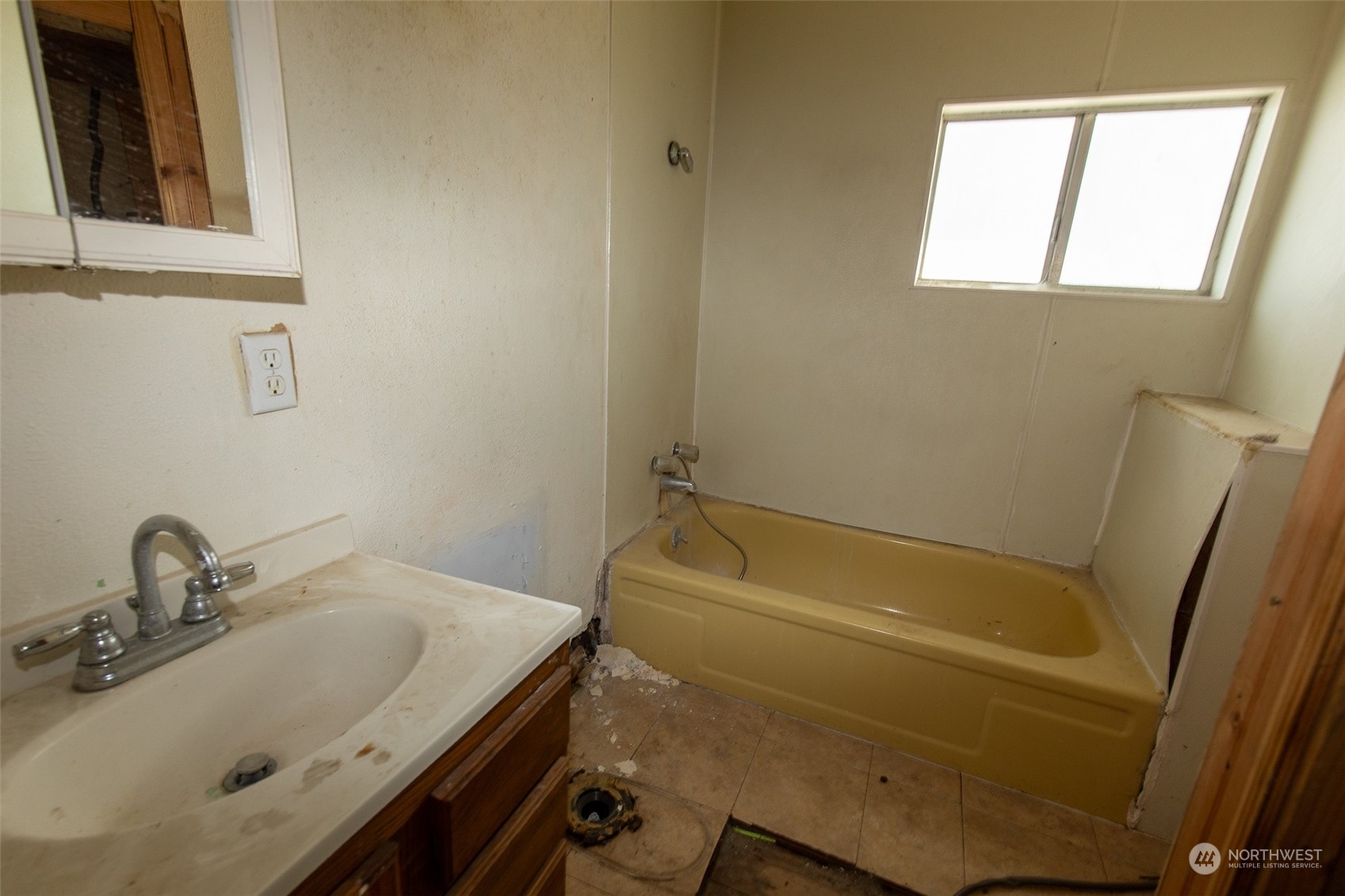 4838 Rd L.9 Northeast Moses Lake, WA 98837 - Photo 17 of 20 a bathroom with a sink and a window