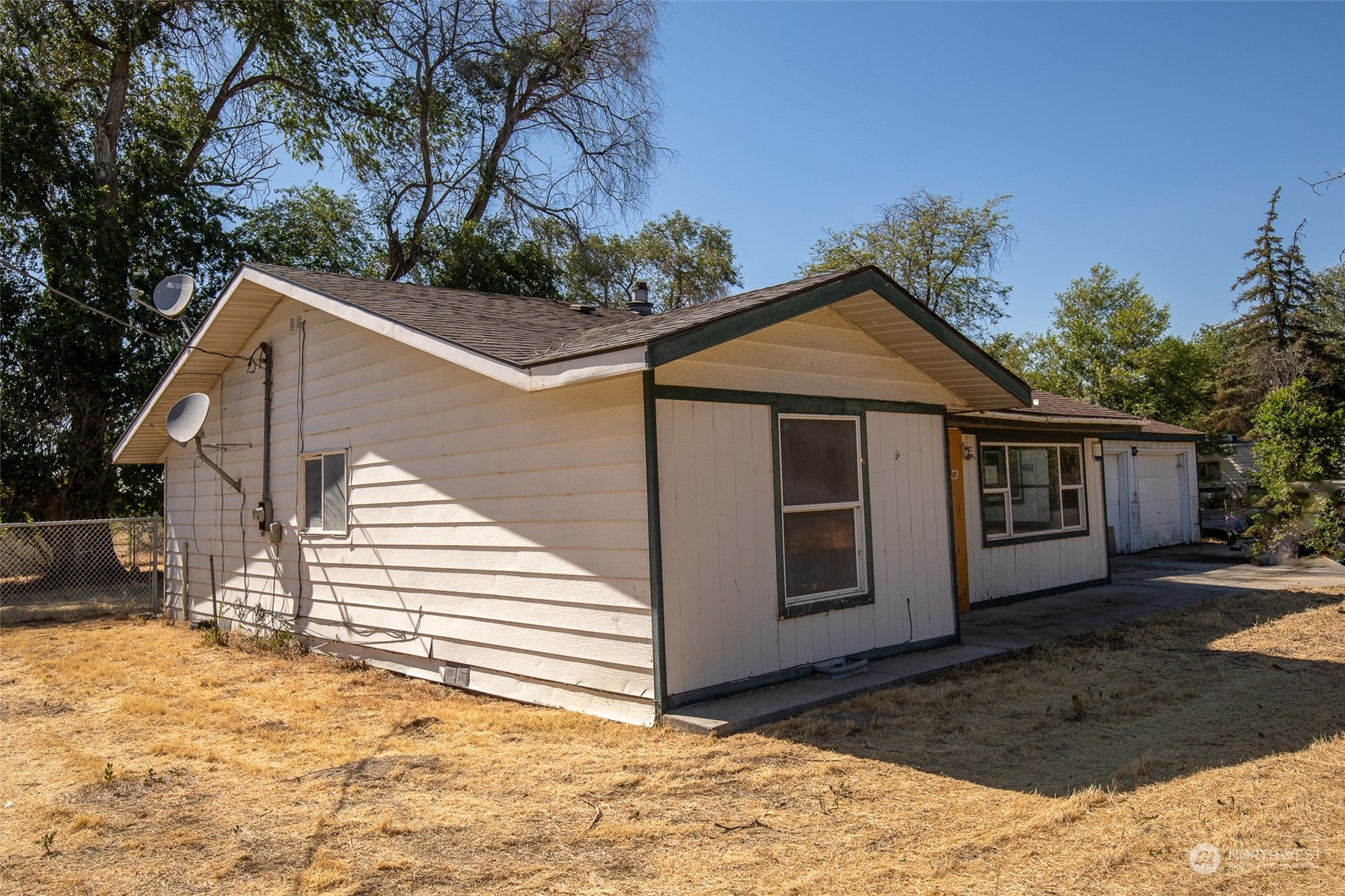 4838 Rd L.9 Northeast Moses Lake, WA 98837 - Photo 4 of 20 a view of a house with a yard