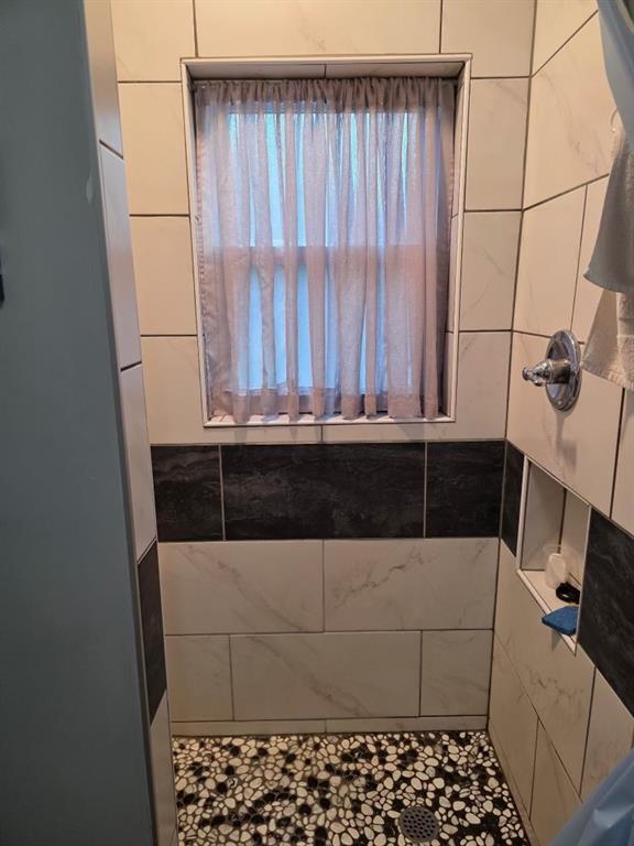 3542 Wericoba Drive Macon, GA 31206 - Photo 10 of 21 a bathroom with a bathtub and shower