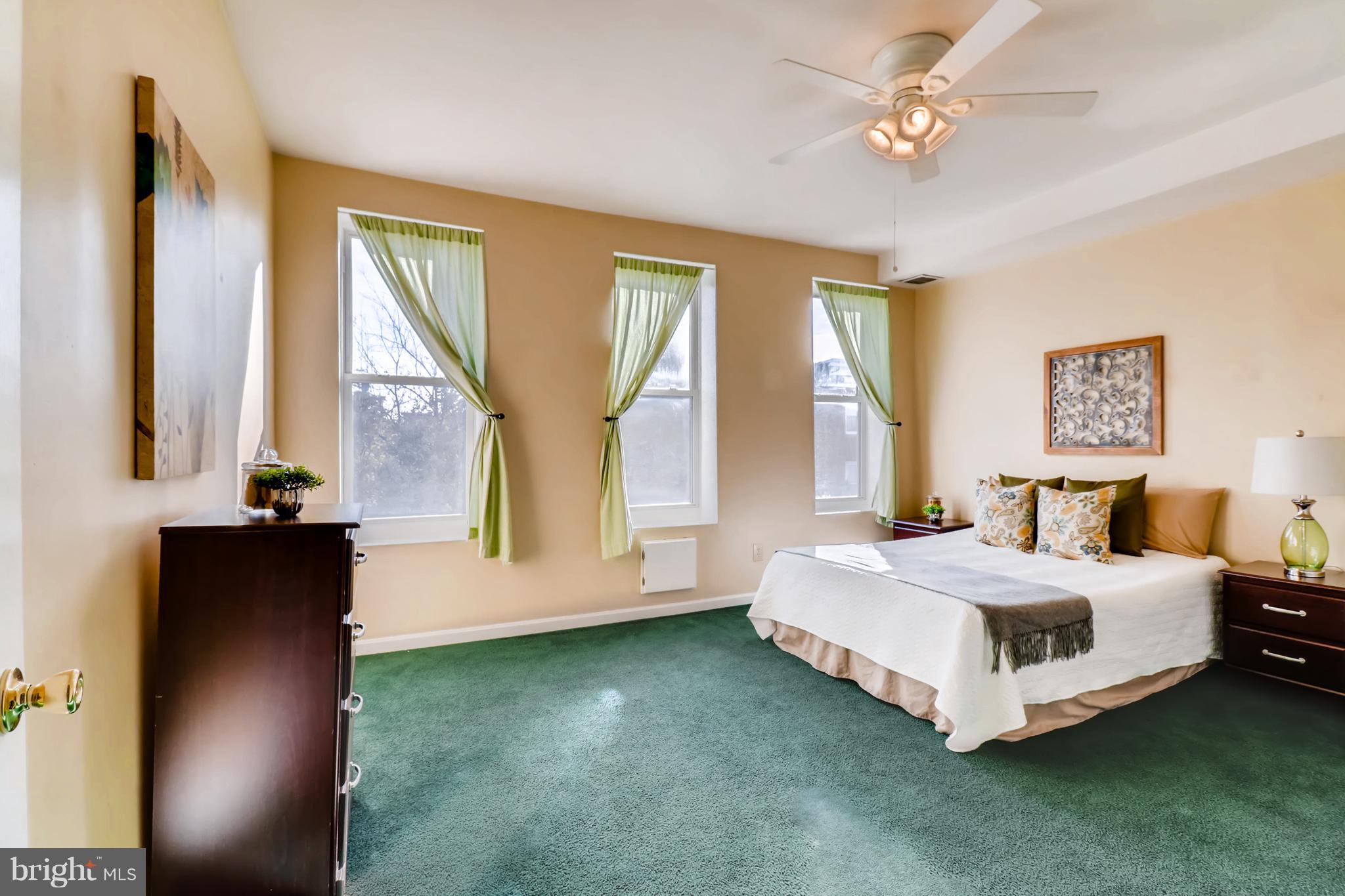 1812 North Calvert Street Baltimore, MD 21202 - Photo 12 of 17 Spacious 3rd Floor Bedroom