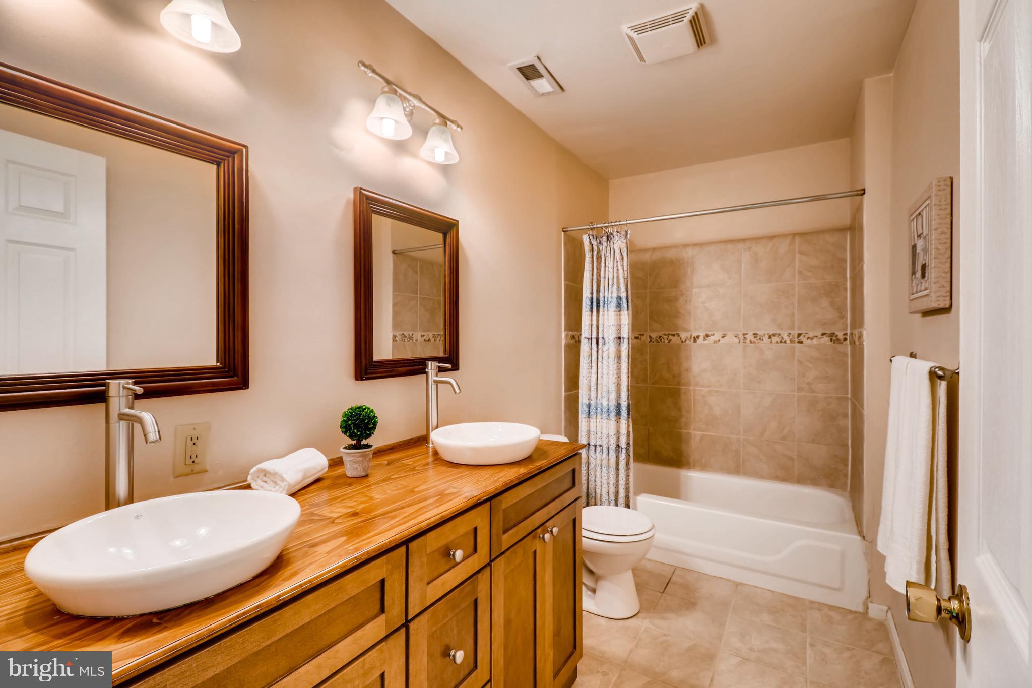 1812 North Calvert Street Baltimore, MD 21202 - Photo 15 of 17 Gorgeous 3rd Floor Bathroom with Custom Tile in Sh