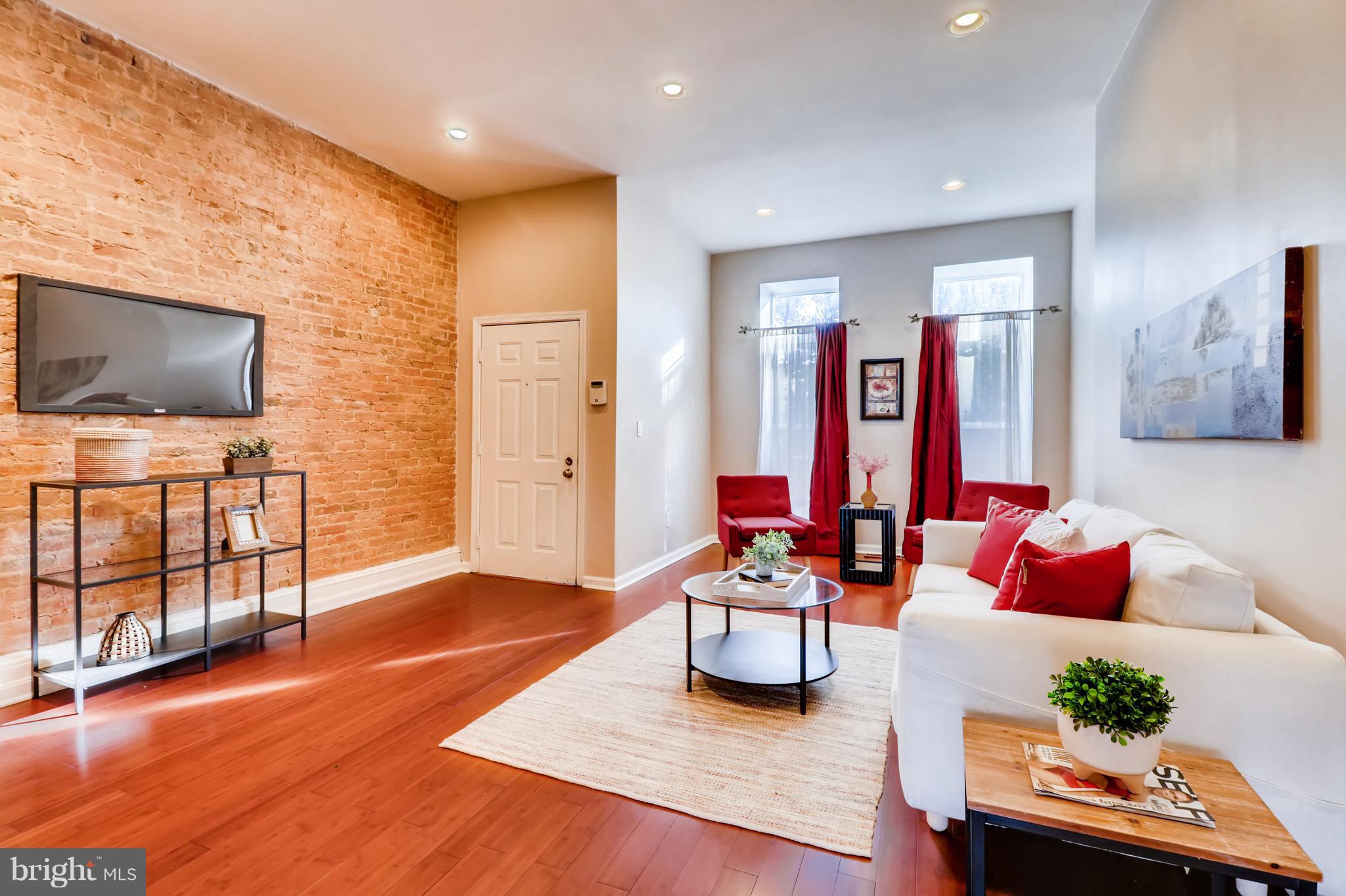 1812 North Calvert Street Baltimore, MD 21202 - Photo 4 of 17 Gleaming Hardwood Floors in Living Room