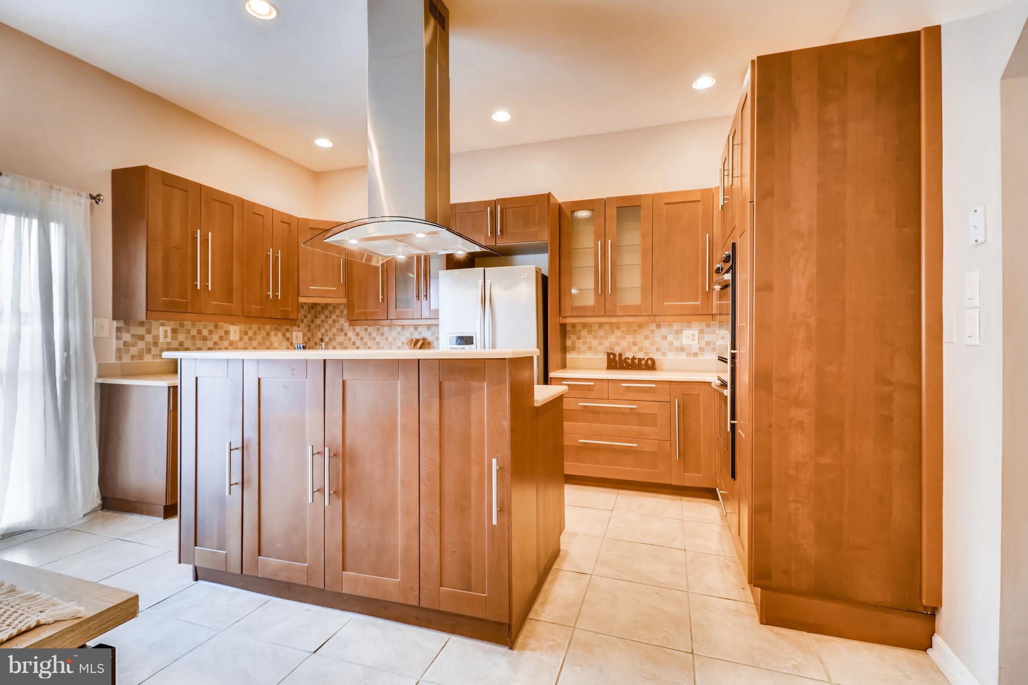 1812 North Calvert Street Baltimore, MD 21202 - Photo 5 of 17 Brand New Kitchen with Custom Tile Backsplash