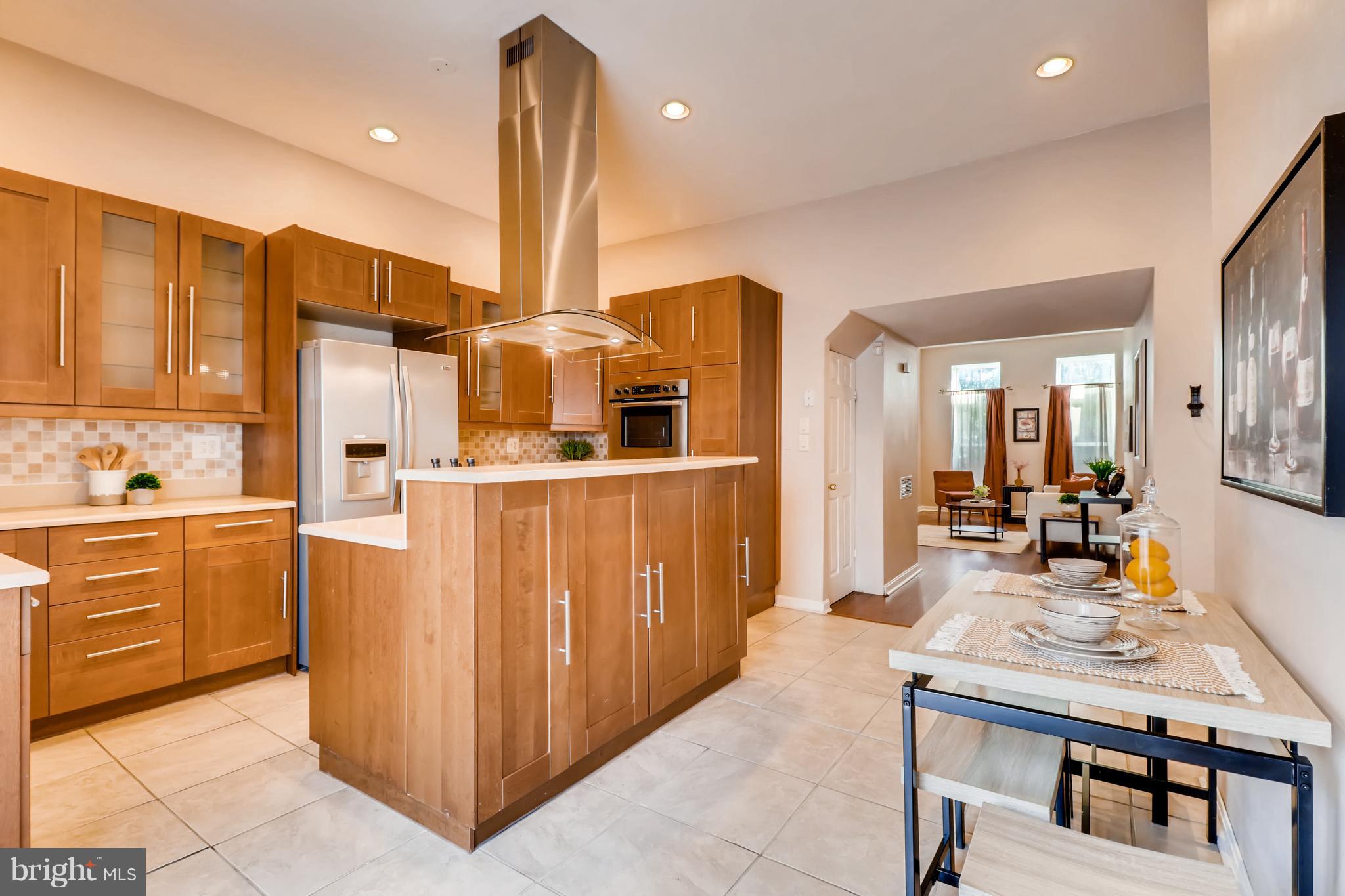 1812 North Calvert Street Baltimore, MD 21202 - Photo 6 of 17 Eat-in Kitchen off Living Room