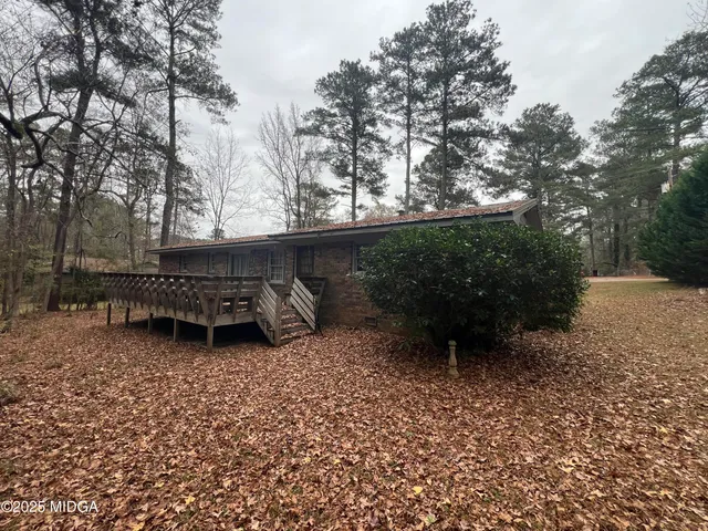 a view of a chair with wooden fence