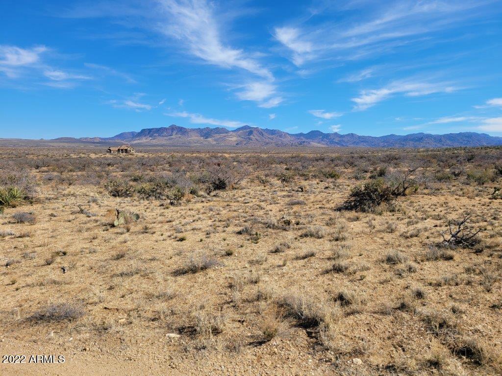 44 West Traveler Way, Unit 44 Congress, AZ 85332 - Photo 14 of 16 a view of a sky view of houses