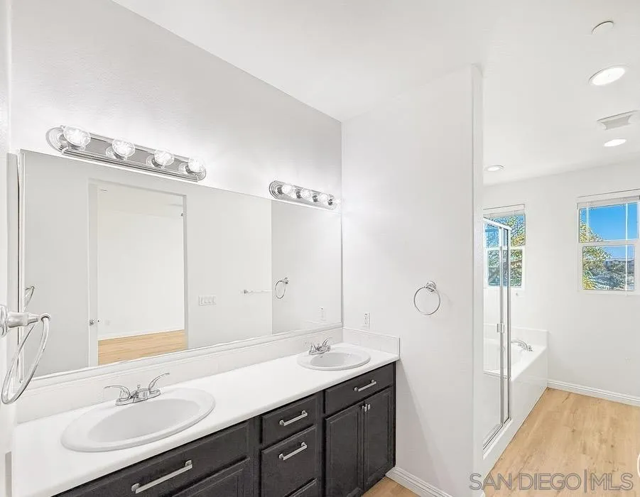 1395 Santa Diana Road, Unit 3 Chula Vista, CA 91913 - Photo 11 of 32 Primary Bath/Spa