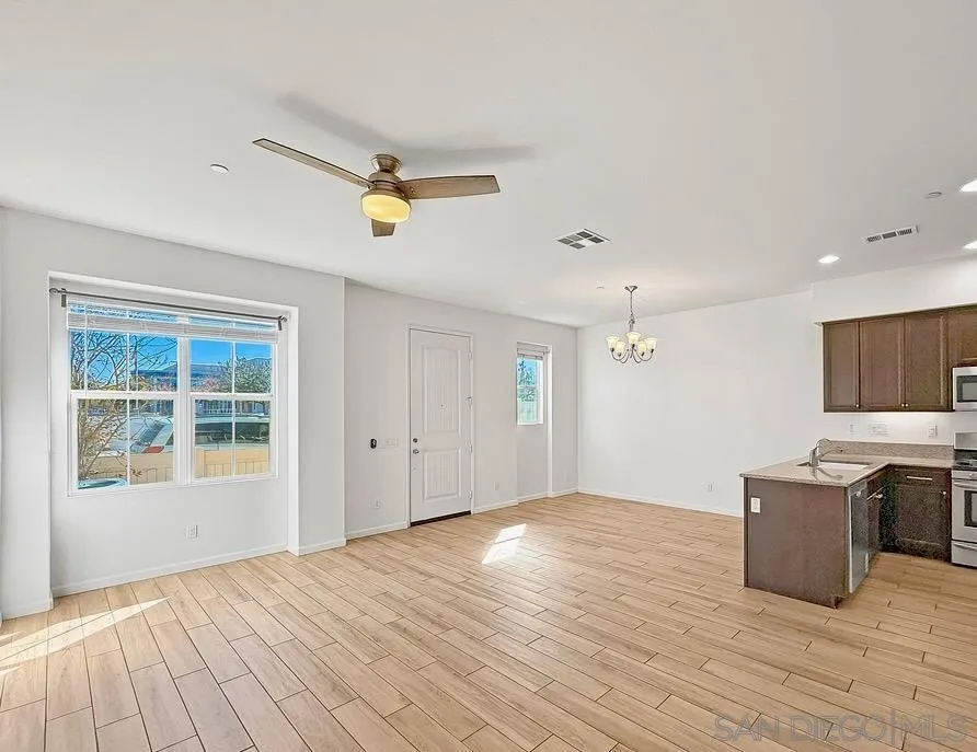 1395 Santa Diana Road, Unit 3 Chula Vista, CA 91913 - Photo 2 of 32 Entry