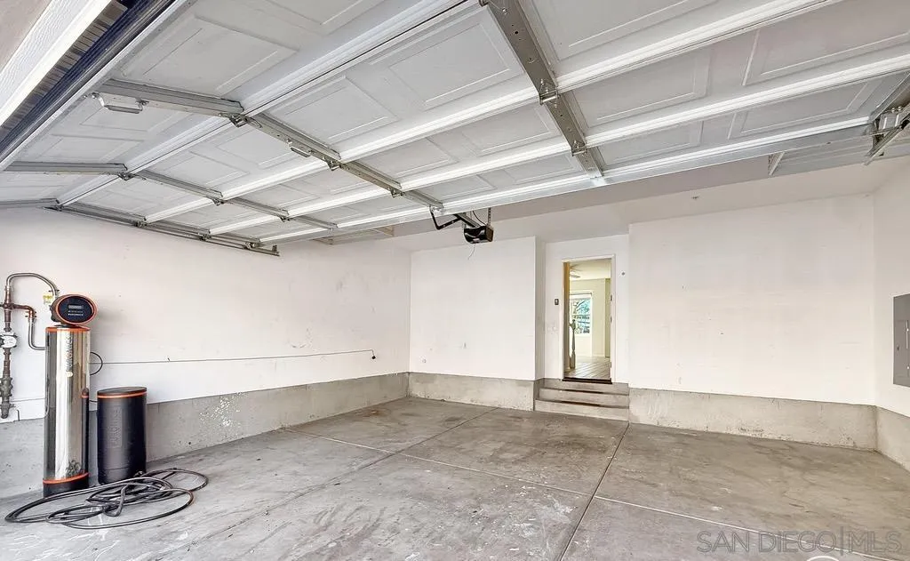 1395 Santa Diana Road, Unit 3 Chula Vista, CA 91913 - Photo 22 of 32 Garage