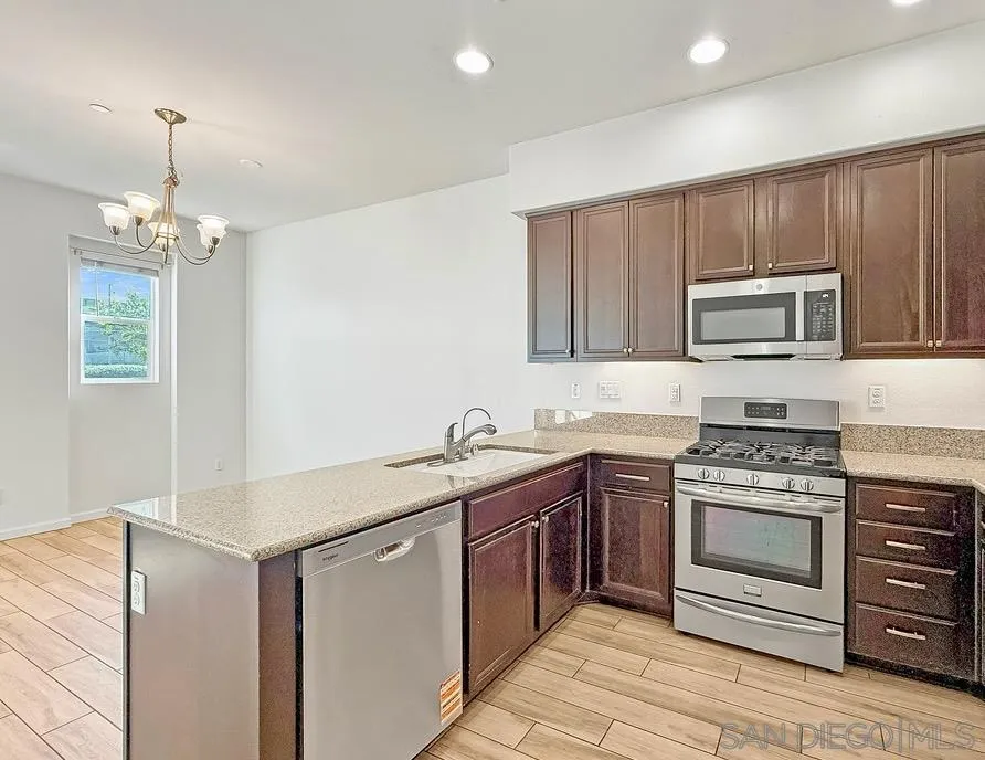 1395 Santa Diana Road, Unit 3 Chula Vista, CA 91913 - Photo 6 of 32 Kitchen