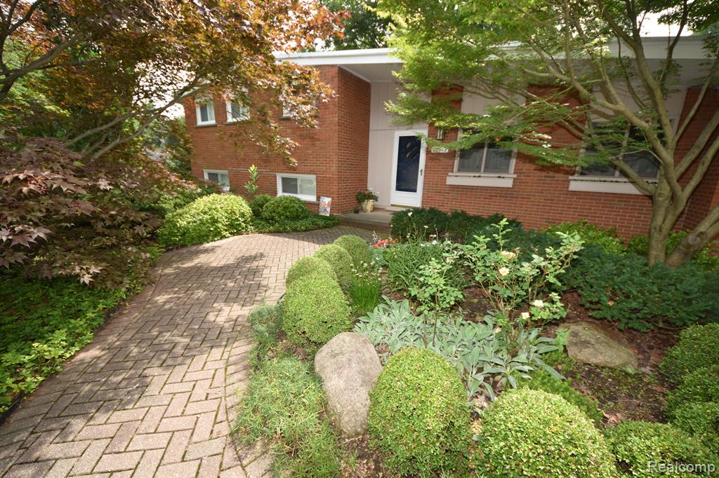 32743 Hearthstone Road Farmington Hills, MI 48334 - Photo 4 of 27
