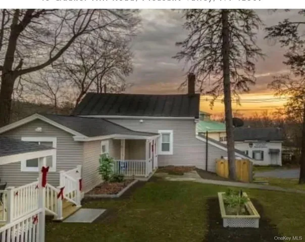 $1,875 | 15 Quaker Hill Road, Unit 1, Pleasant Valley, NY 12569