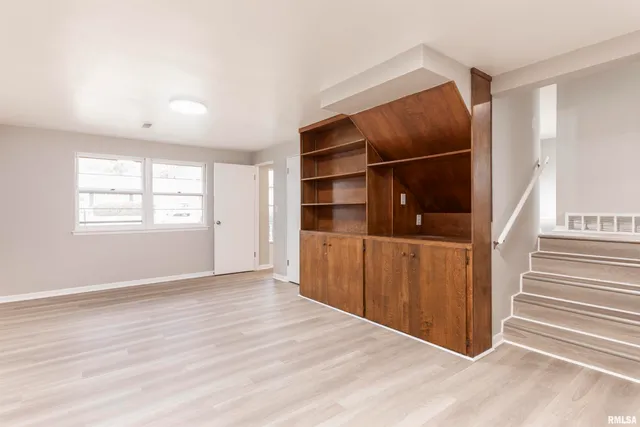 $250,000 | 324 West Ivy Lane, Peoria, IL 61614