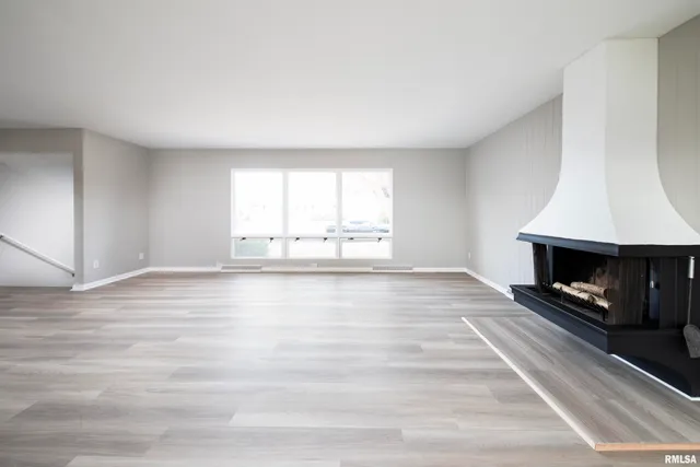 $250,000 | 324 West Ivy Lane, Peoria, IL 61614